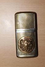 Benzine aansteker Brits, Verzamelen, Verzenden, Landmacht, Embleem of Badge