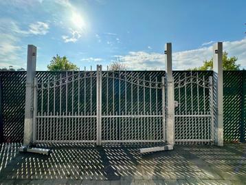 Poort met elektrische pompen (GERESERVEERD), Ophalen, Gebruikt, Aluminium, Spijlenhekwerk