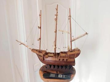 Grande maquette de bateau en bois Lucia. Excellent état, Enlèvement ou Envoi, Comme neuf