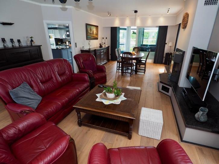 zithoek en tafel met kast en stoelen engelse stijl, Maison & Meubles, Canapés | Salons, Utilisé, Banc droit, Quatre personnes ou plus