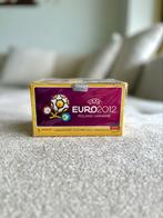 Boîte scellée Panini Euro 2012 100 paquets, Plusieurs autocollants, Enlèvement ou Envoi, Neuf