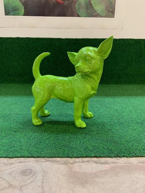 Groene Chihuahua beeldje hond groot, Verzamelen, Beelden en Beeldjes, Nieuw, Dier, Ophalen of Verzenden