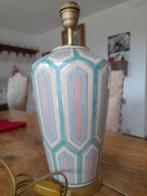 Joli pied de lampe années 70, Enlèvement