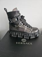 Versace Black Greca Labyrinth Boots Taille 41, Vêtements | Hommes, Chaussures, Comme neuf, Enlèvement ou Envoi