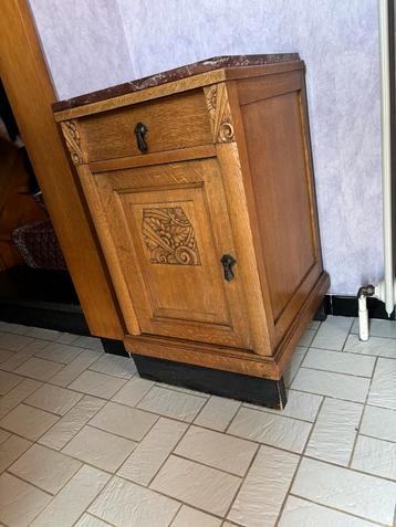 Authentiek design kast met marmeren blad beschikbaar voor biedingen