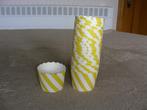 22 wit met gele cupcakevormpjes, H= 4.5 cm (nieuw), Hobby en Vrije tijd, Taarten en Cupcakes maken, Ophalen of Verzenden, Nieuw