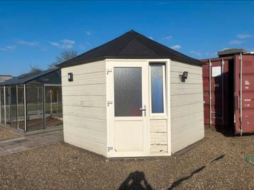 Tuinhuis beschikbaar voor biedingen