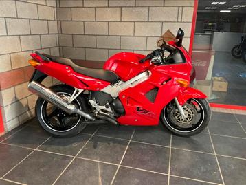 Honda vfr 800 1999 beschikbaar voor biedingen