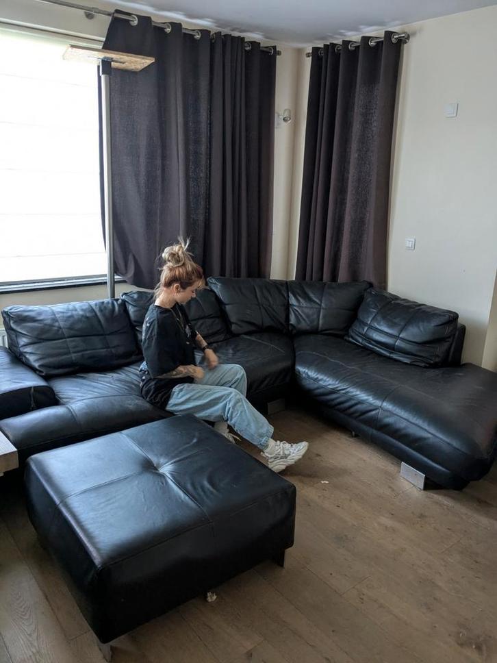 Lederen zetel van designer outlet (she's not included), Huis en Inrichting, Zetels | Complete zithoeken, Zo goed als nieuw, Ophalen