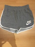 short Nike dames, Vêtements | Femmes, Vêtements de sport, Neuf, Gris, Enlèvement ou Envoi, Taille 36 (S)