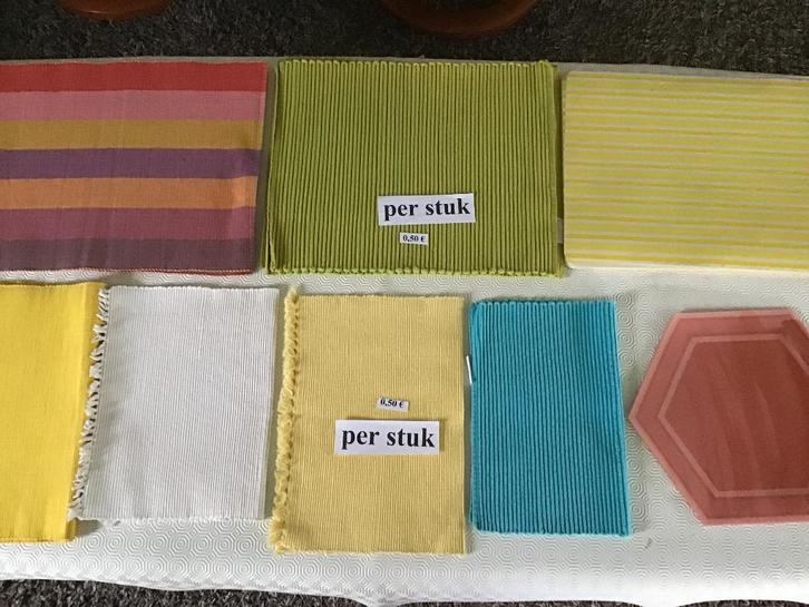 diverse tafelnapjes aan 0,50 euro per stuk of minder..., Huis en Inrichting, Keuken | Textiel, Zo goed als nieuw, Ophalen of Verzenden