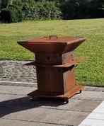 Cortenstaal barbecue met deksel en wielen, Tuin en Terras, Houtskoolbarbecues, Ophalen, Zo goed als nieuw
