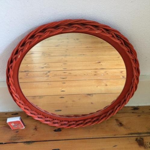 Ronde spiegel rieten oranje jaren 70 gevlochten riet vintage, Huis en Inrichting, Woonaccessoires | Spiegels, Zo goed als nieuw