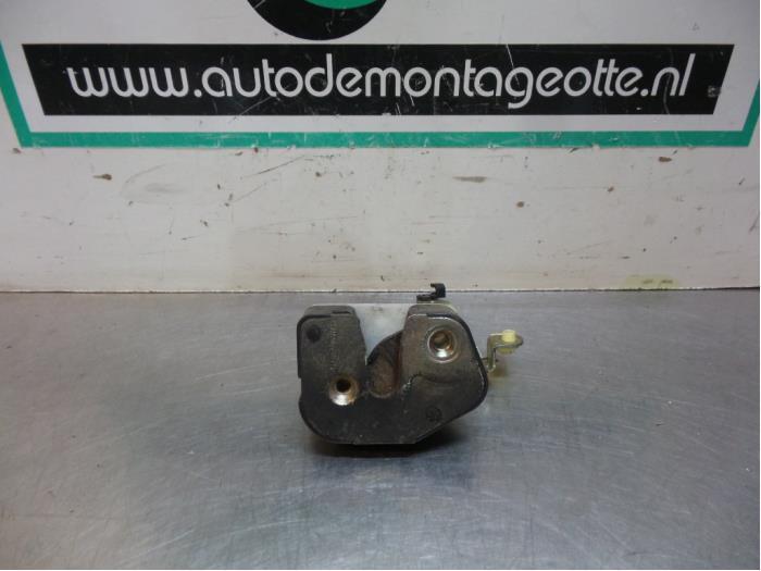 Schuifdeur slotvanger rechts van een Opel Movano (Movano 00-, Auto-onderdelen, Carrosserie, Opel, Gebruikt, Ophalen of Verzenden