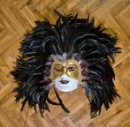 VENETIAANS MASKER MET VEREN, Enlèvement