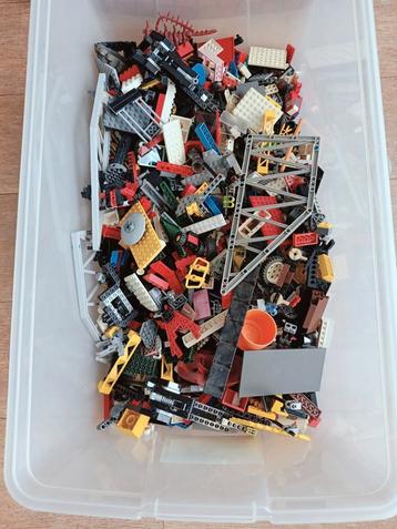 Lego en vrac plus ou moins 8kg  beschikbaar voor biedingen