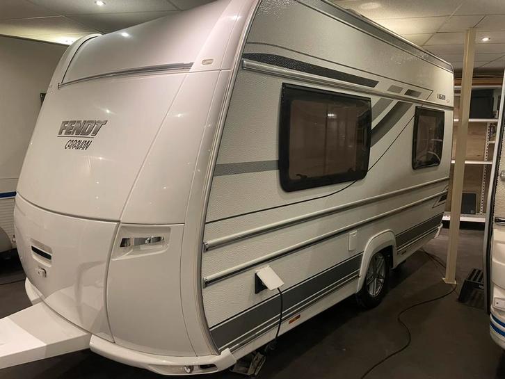 Mooie caravan Fendt 390 met airco, douche, Caravans en Kamperen, Caravans, Bedrijf, Treinzit, Fendt, Lengtebed, Airco, Douche