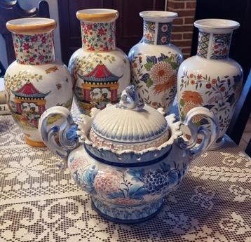 lot van chinese vazen beschikbaar voor biedingen