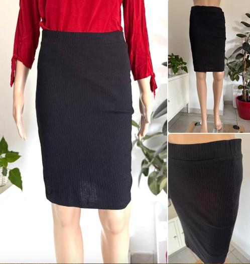 Black rib knitted skirt (size S), Kleding | Dames, Rokken, Zo goed als nieuw, Maat 36 (S), Zwart, Boven de knie, Ophalen of Verzenden