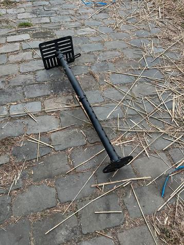Houder voor beamer beschikbaar voor biedingen