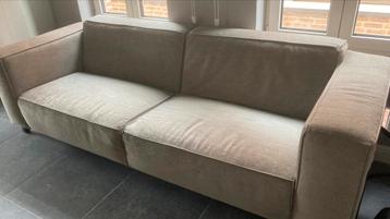 Moderne 3 zit beschikbaar voor biedingen