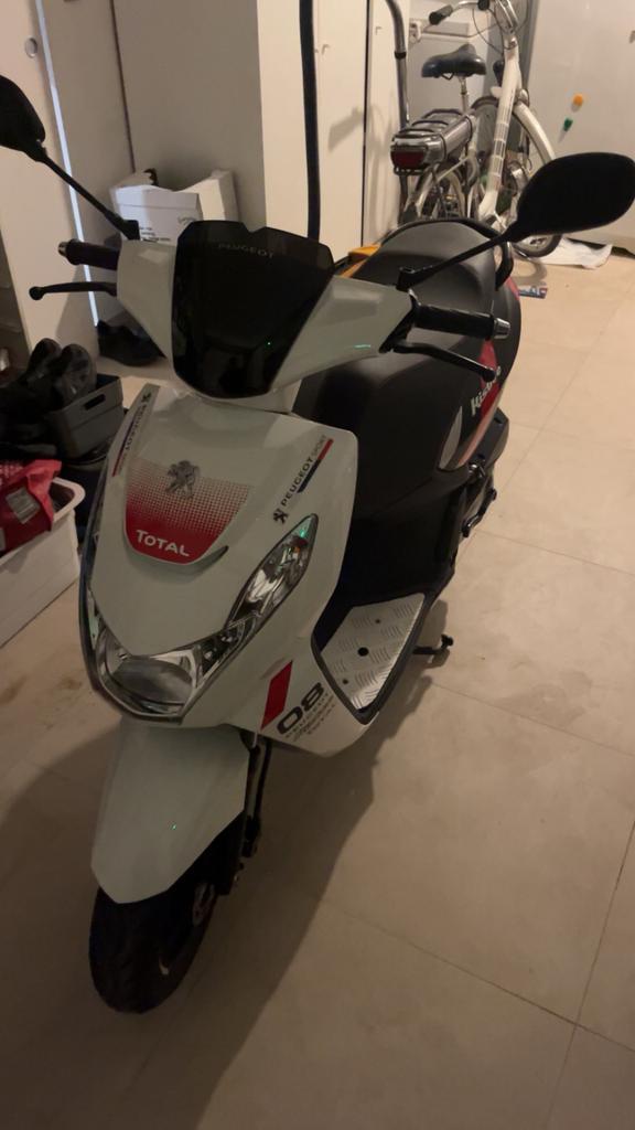 Peugeot kisbee, Fietsen en Brommers, Scooters | Peugeot, Zo goed als nieuw, Overige modellen, Benzine, Ophalen