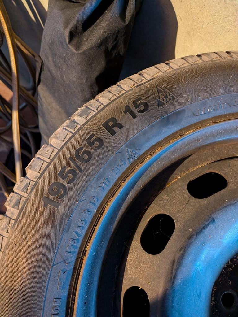 4 winterbanden op velg - continental (195/65/R15), Auto-onderdelen, Ophalen, Gebruikt, Winterbanden