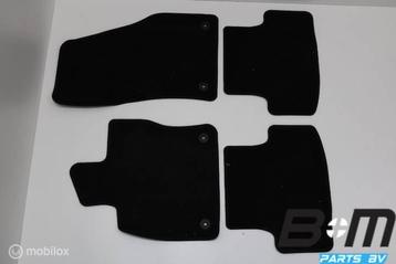 Originele gebruikte mattenset Skoda Karoq 57B863011G beschikbaar voor biedingen