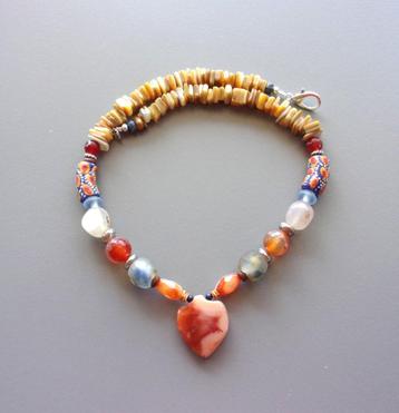 Schattige ketting voor dames met hanger hart in carneool beschikbaar voor biedingen