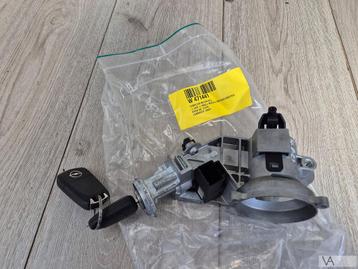 Opel Corsa D 2006 - 2014 contactslot met 2 sleutels €30 beschikbaar voor biedingen