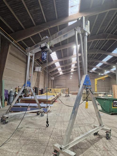 Portaalkraan 3000kg, Doe-het-zelf en Bouw, Lieren en Takels, Gebruikt, Elektrisch, Ophalen