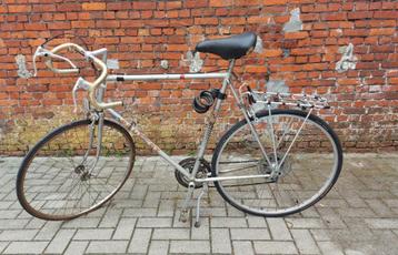 oude koersfiets beschikbaar voor biedingen
