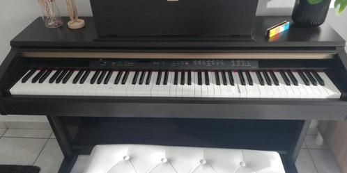 Piano numérique Yamaha Clavinova, Musique & Instruments, Pianos, Utilisé, Piano, Brun, Digital, Enlèvement