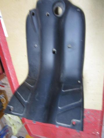 Nieuw beenschild Piaggio Typhoon / NTT /NRG 50cc 1998 - 2006 beschikbaar voor biedingen