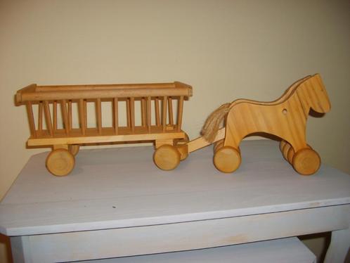 Chariot avec cheveaux., Kinderen en Baby's, Speelgoed | Houten speelgoed, Nieuw, Duw- of Trekspeelgoed, Ophalen of Verzenden