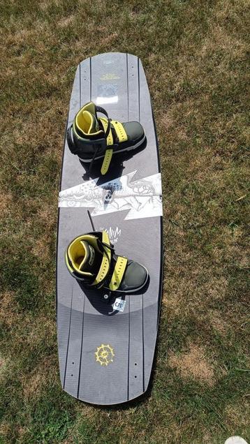 Wakeboard - Slingshot Windsor 145 + KTV Boots 44 beschikbaar voor biedingen