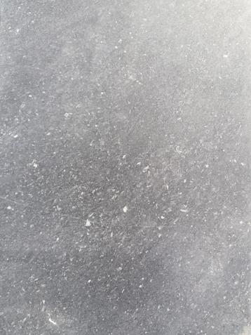 Platen Vietnamese hardsteen 3 cm dik beschikbaar voor biedingen