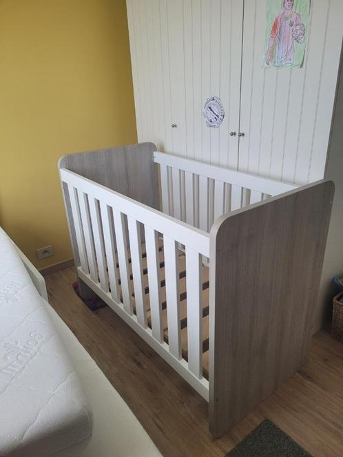 Babybed / ledikant inclusief matras in mooie staat, Kinderen en Baby's, Babywiegjes en Ledikanten, Zo goed als nieuw, Ledikant