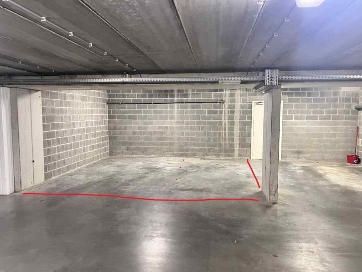 PLACE DE PARKING - GARAGE, Immo, Buitenland, België of Luxemburg, Overige soorten, Stad