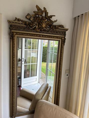 Mooie antieke spiegel beschikbaar voor biedingen