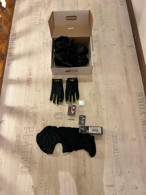 Motorlaarzen dames Zwart maat 39 + handschoenen size DL, Fietsen en Brommers, Brommeronderdelen | Algemeen, Zo goed als nieuw