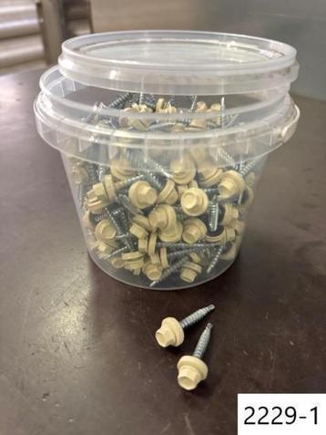 2229. Zelfborend dakpan plaatschroef / torx hpl schroef beschikbaar voor biedingen