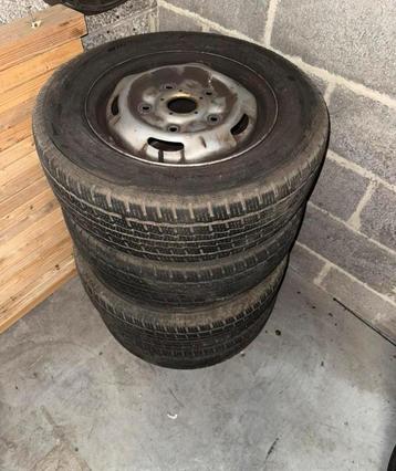 Ford Transit Set banden Met Velgen/195/75/15C In Goede Staat beschikbaar voor biedingen