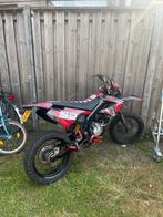 Derbi Senda XTREME 2005 (Nederland, nijmegen), Fietsen en Brommers, Ophalen, Zo goed als nieuw, Derbi