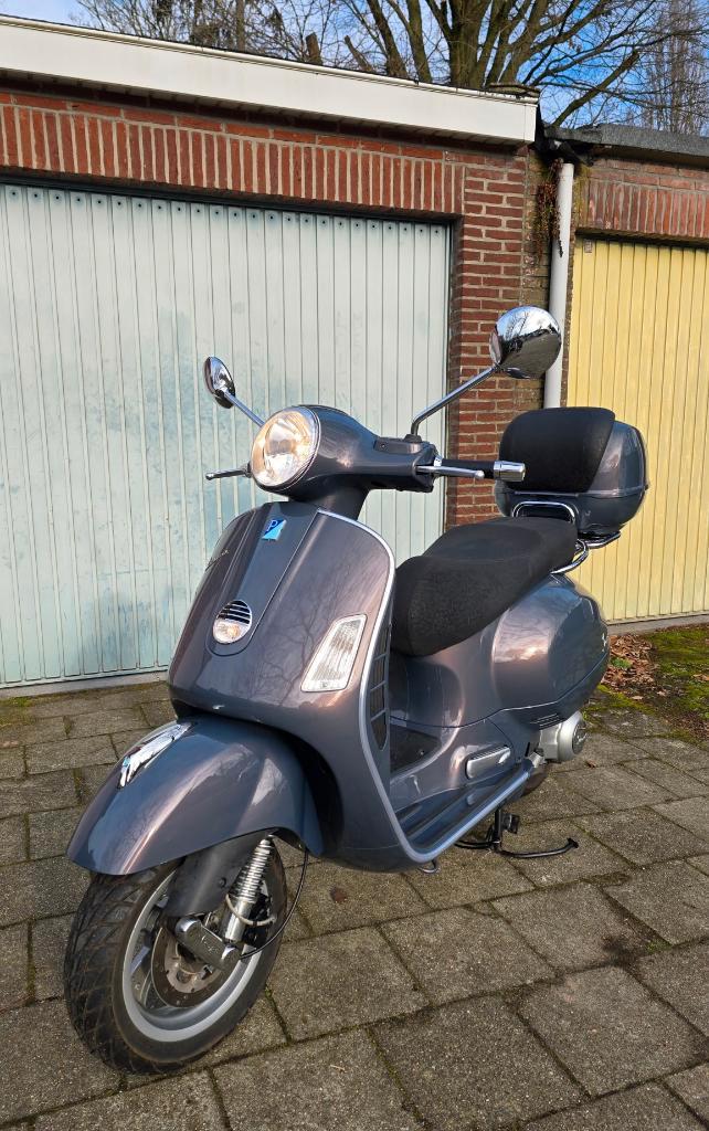 Vespa GTS 125cc – Topstaat – Dolomit Grijs, Motoren, Motoren | Piaggio, Particulier, Scooter, Ophalen