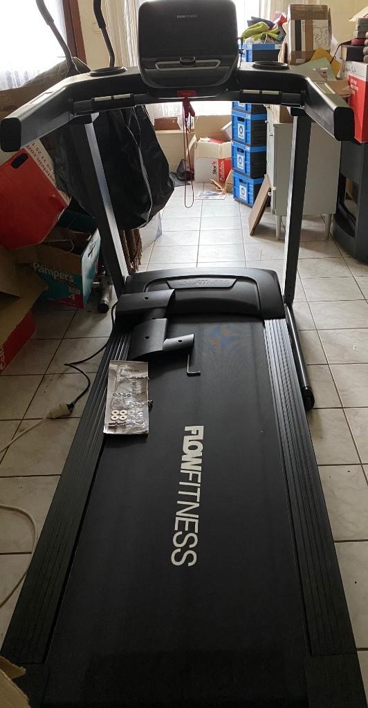 Flow Fitness Runner DTM3500i – bieden - tot 180 kg, Sport en Fitness, Fitnessapparatuur, Zo goed als nieuw, Loopband, Benen, Overige materialen