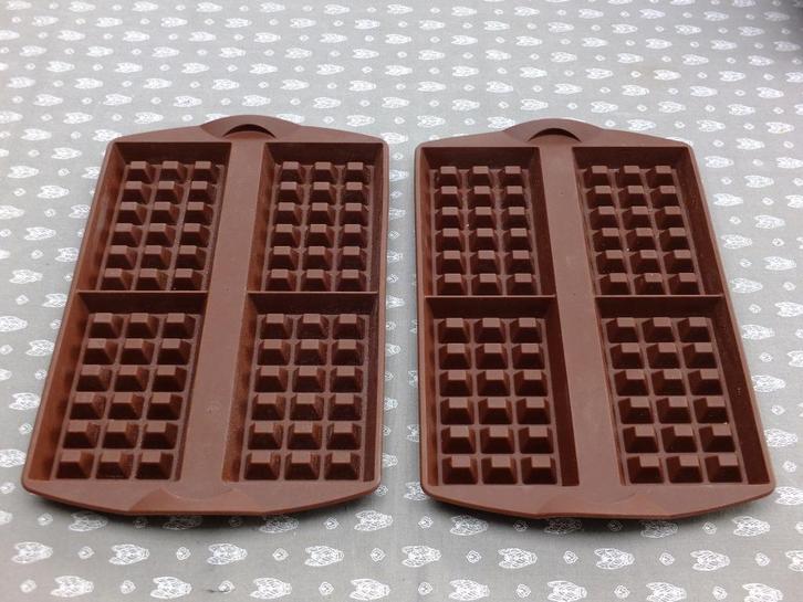 Lot de 2 moules à gaufres Tupperware MultiFlex en silicone, Huis en Inrichting, Keuken | Tupperware, Nieuw, Overige typen, Bruin
