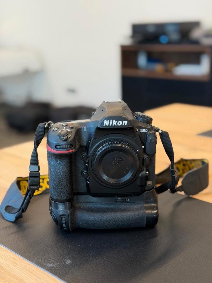 Nikon D850 met 327 029 clicks, Audio, Tv en Foto, Fotografie | Professionele apparatuur, Gebruikt, Ophalen of Verzenden