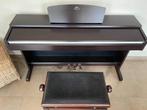 Piano Yamaha Arius + matching stoel, Muziek en Instrumenten, Piano's, Ophalen, Bruin, Digitaal, Zo goed als nieuw