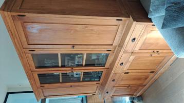 Teak vitrinekast beschikbaar voor biedingen